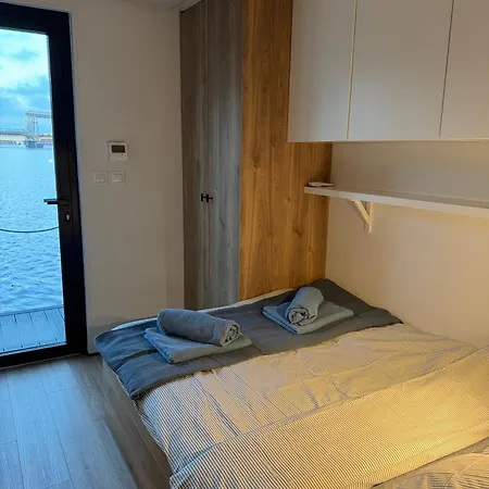 Aqua Loft Lux Houseboat & Waterfront シュチェチン