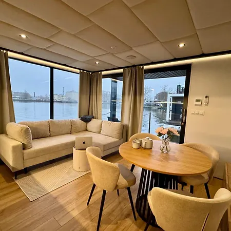 Aqua Loft Lux Houseboat & Waterfront Szczecin