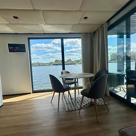 Aqua Loft Lux Houseboat & Waterfront Apartment *
