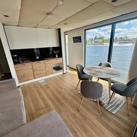 Aqua Loft Lux Houseboat & Waterfront Apartment