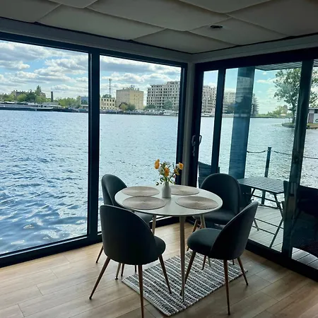 Apartment Aqua Loft Lux Houseboat & Waterfront *