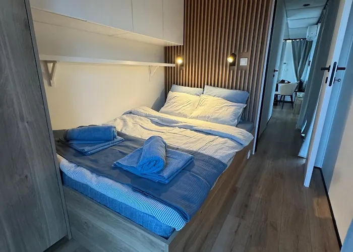 Aqua Loft Lux Houseboat & Waterfront シュチェチン